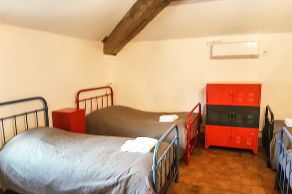 4 bedrooms, iron/ironing board, travel cot, free WiFi