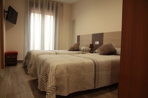 5 chambres, fer et planche à repasser, lit parapluie, Wi-Fi gratuit