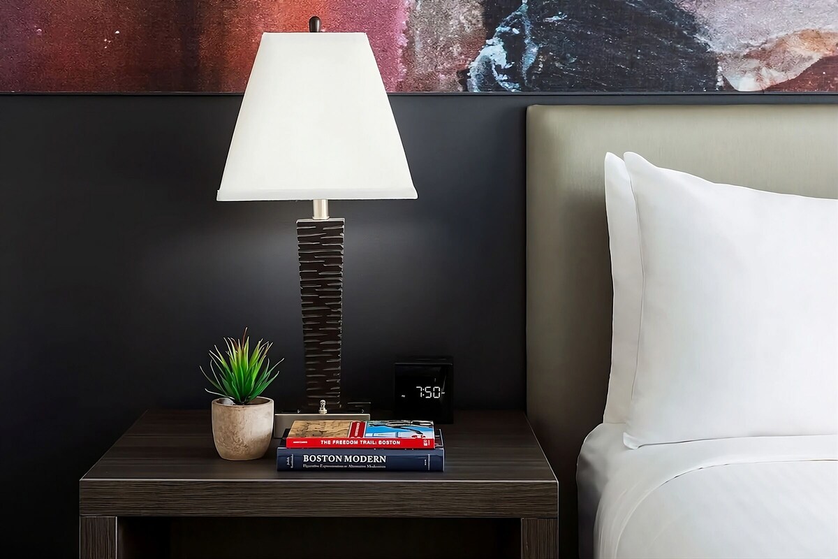 Adventure Awaits! 2 Modern Units Near Attractions