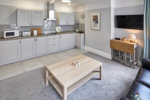 House | Living area | 32-inch flat-screen TV with digital channels, TV - The Glaisdale (Whitby)