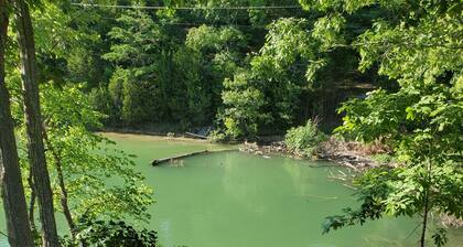 Beautiful Tiny Home log cabin on the lake - Perfect for a couples getaway!
