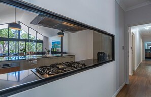Microwave, oven, dishwasher, coffee/tea maker