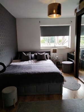 2 bedrooms, iron/ironing board, WiFi, bed sheets - Wapping marina  (London)