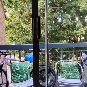 Property grounds - Wapping marina  (London)