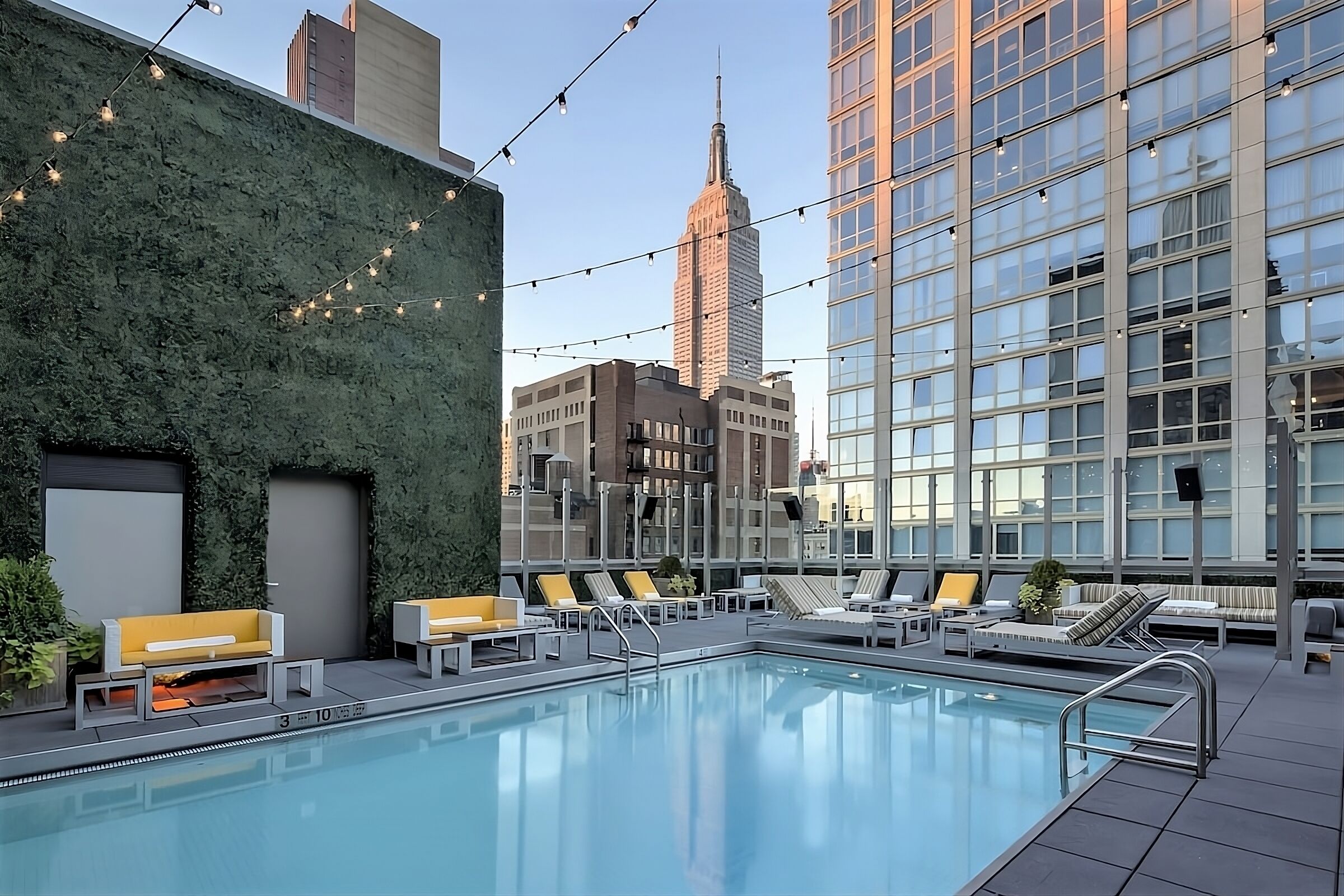 Classic Place with Amazing View! Convenient To Public Transportation, Restaurant