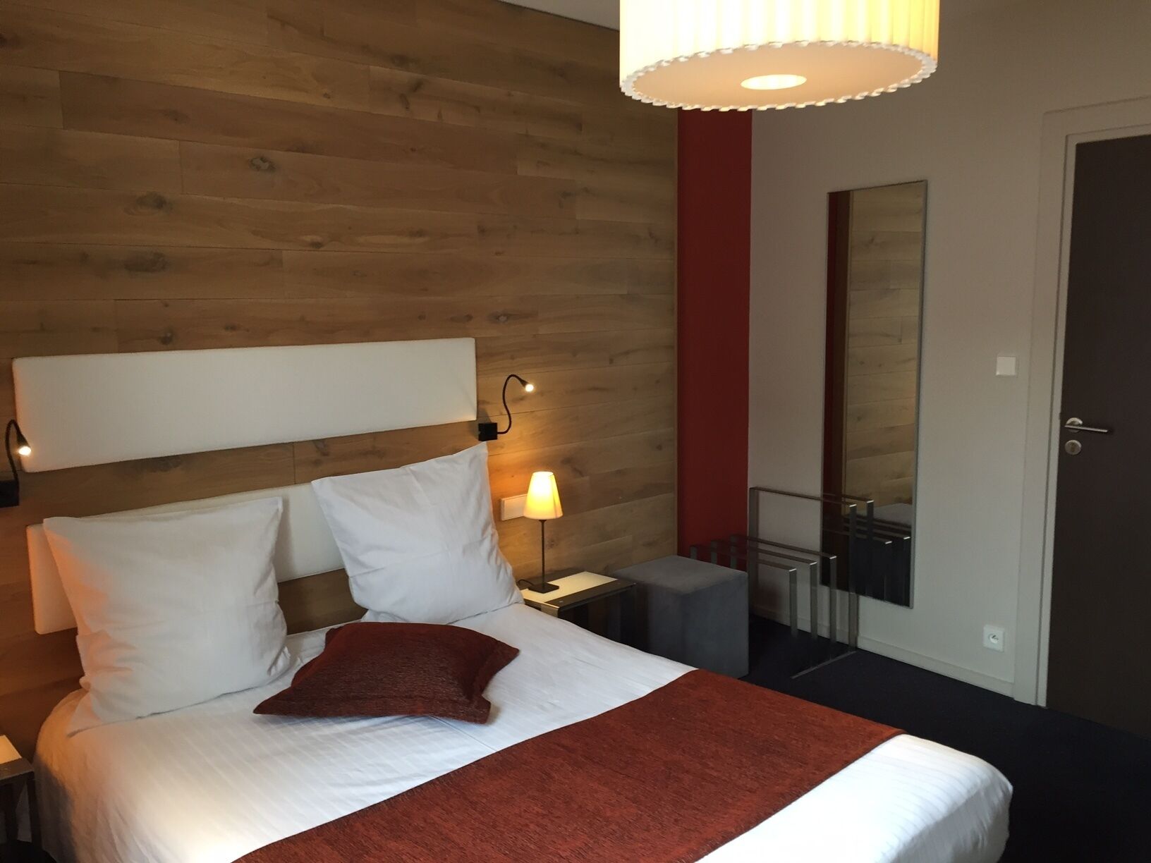 Classic Double Room (Chambre Double Classique Bain) | Minibar, in-room safe, desk, laptop workspace