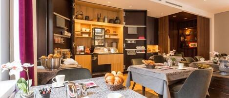 Buffet breakfast on weekdays (EUR 14 per person)