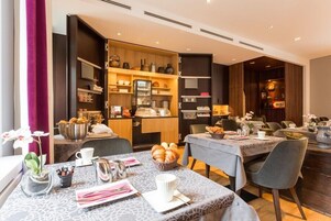 Buffet breakfast on weekdays (EUR 14 per person)
