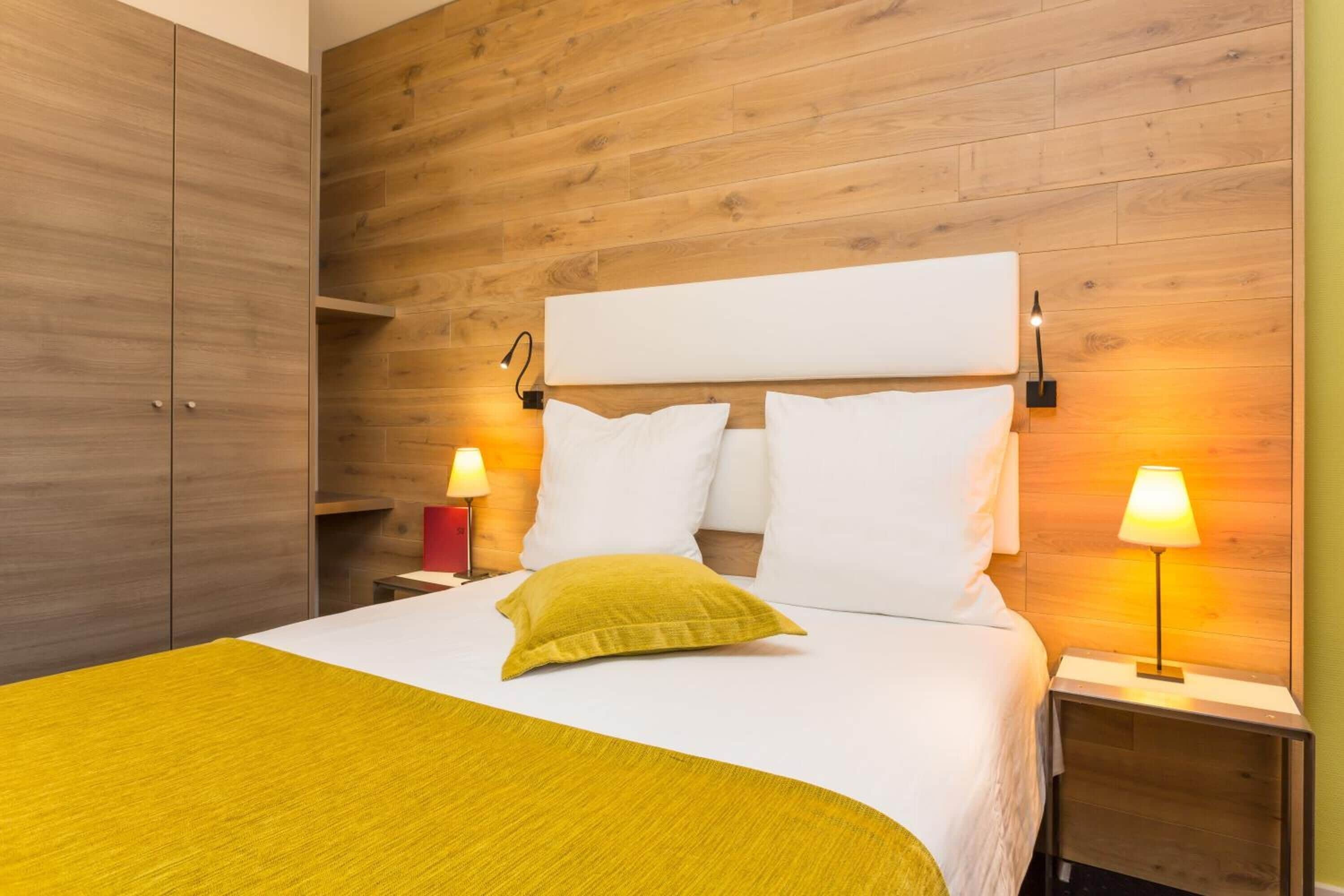 Minibar, coffres-forts dans les chambres, décoration personnalisée