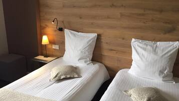 Minibar, coffres-forts dans les chambres, décoration personnalisée