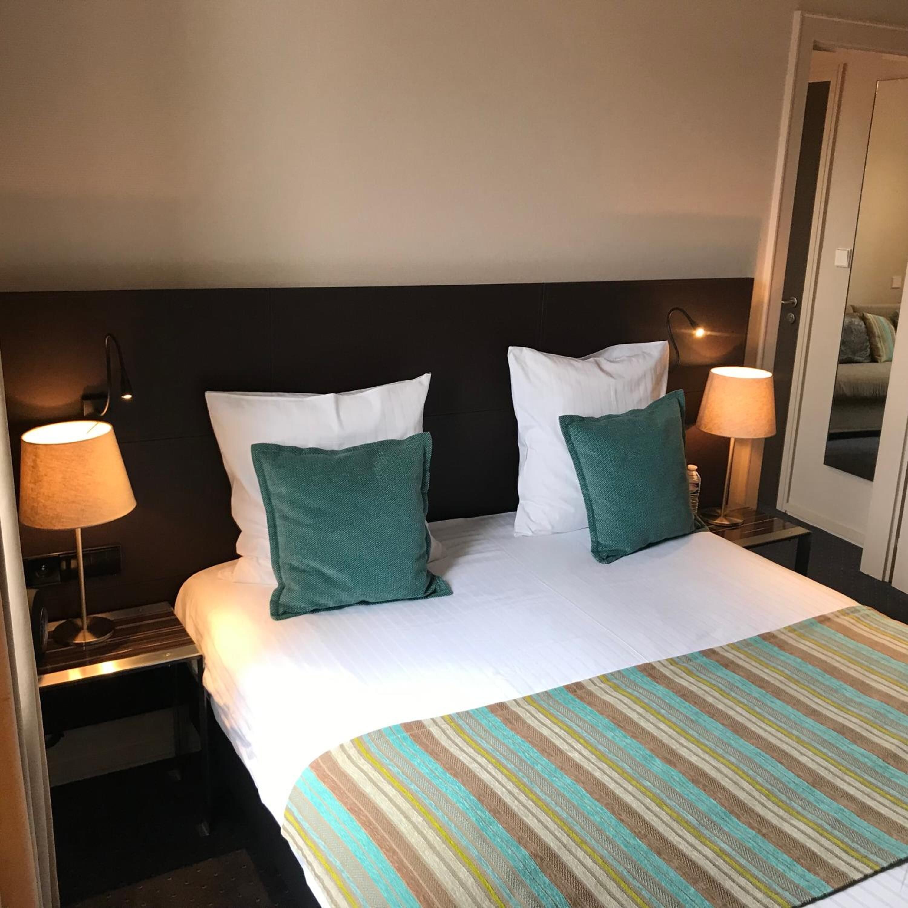 Minibar, in-room safe, individually decorated, individually furnished