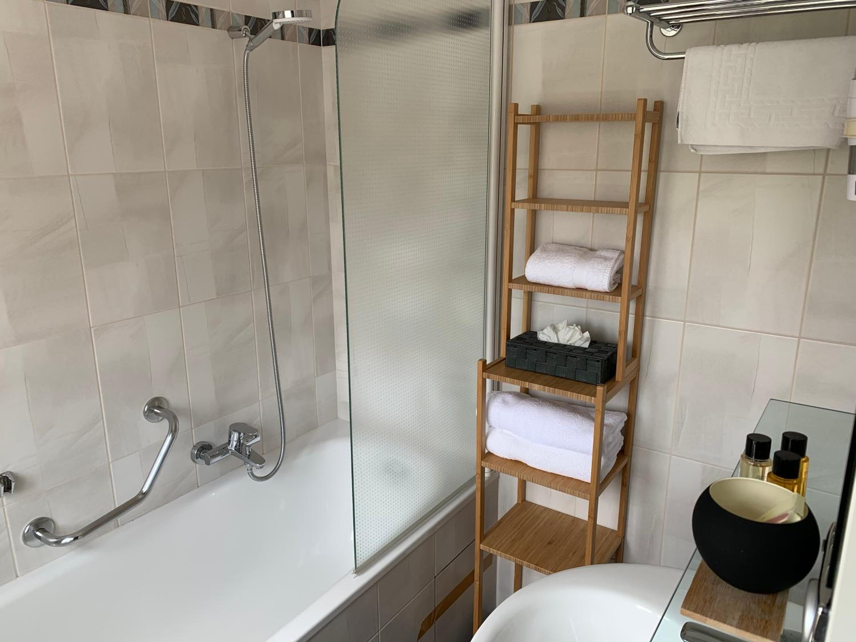 shower, free toiletries, hair dryer, towels