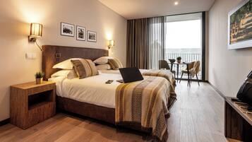 Habitación doble | Minibar, escritorio, espacio para trabajar con laptop y insonorización