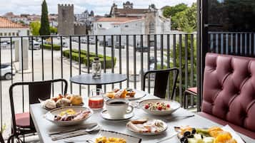 Daily buffet breakfast (EUR 12 per person)