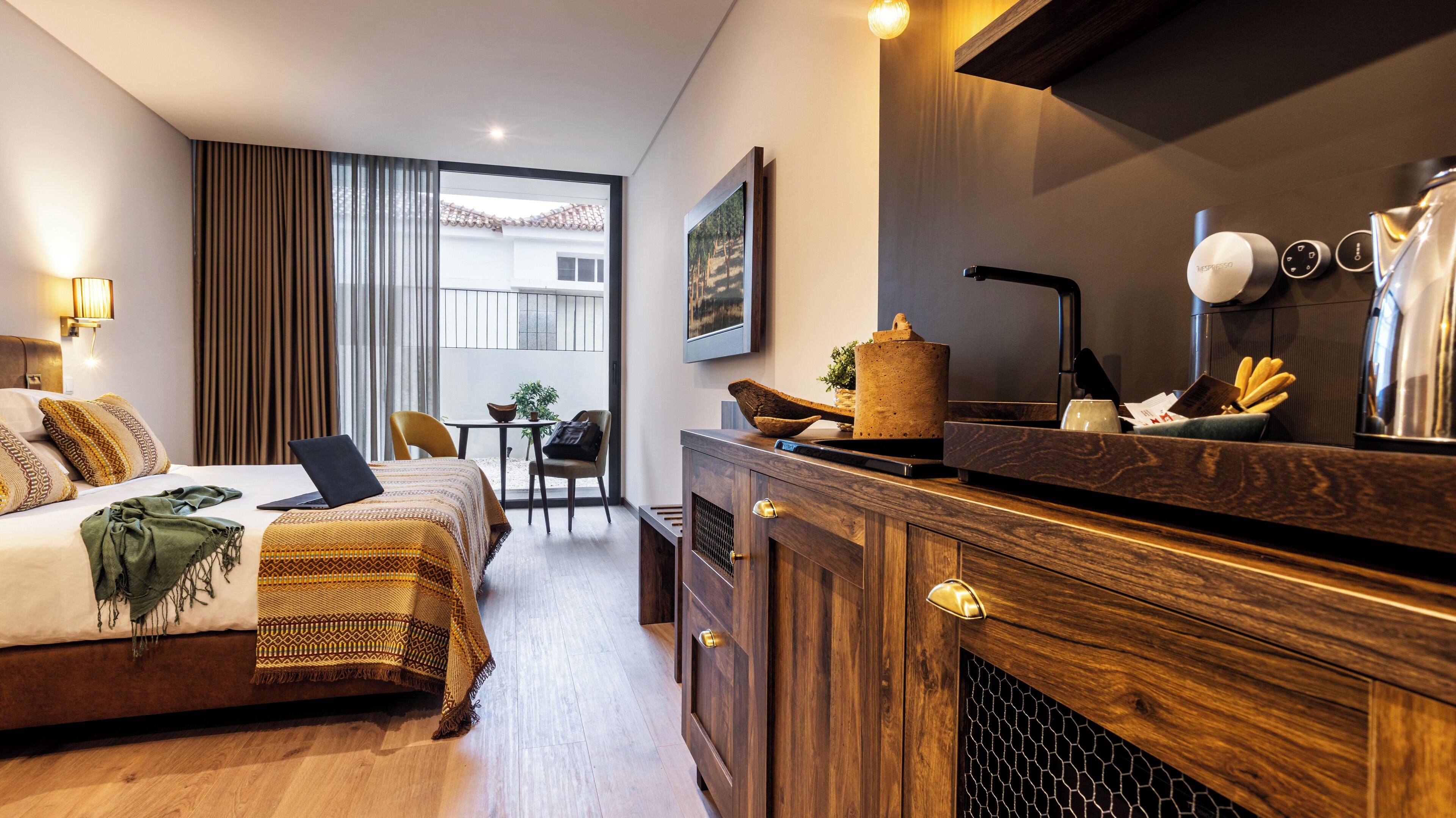 basic double room | 1 bedroom, minibar, desk, laptop workspace