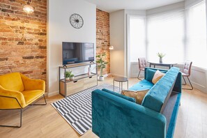 Casa | Área de estar | TV de tela plana 32 polegadas com canais digitais, TV