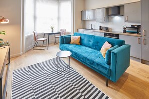 House | Living area | 32-inch flat-screen TV with digital channels, TV