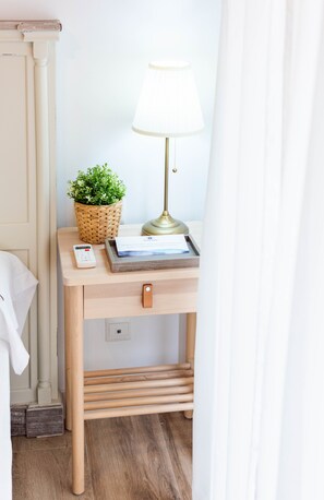 Apartamento estándar | Caja fuerte, escritorio, espacio para trabajar con un portátil