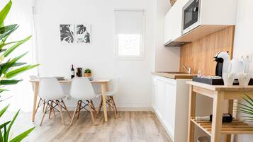 Standard-Apartment | Eigene Küche | Mini-Kühlschrank, Mikrowelle, Herdplatte, Espressomaschine