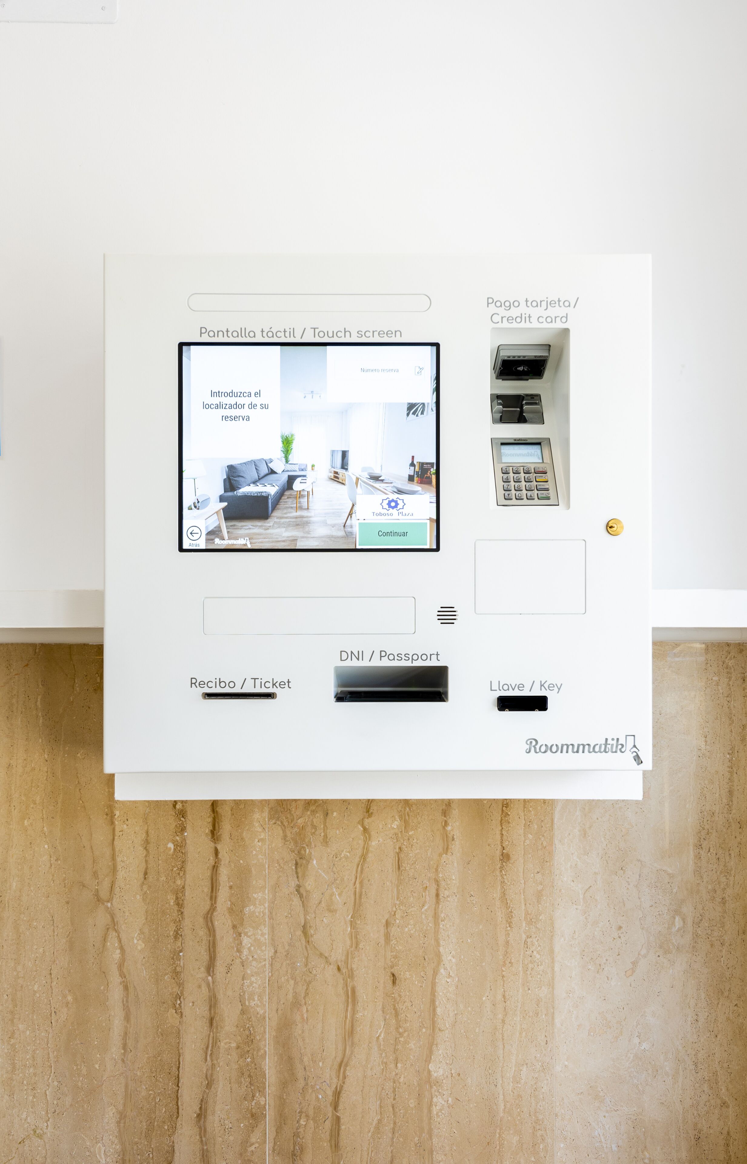 Kios check-in/check-out