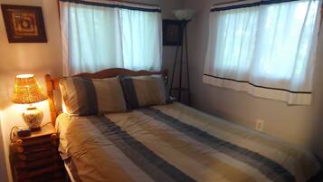 1 bedroom, bed sheets