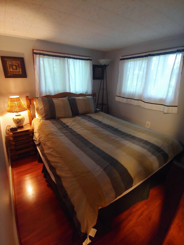 1 bedroom, bed sheets