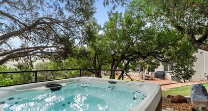 Hot Tub, Family Retreat, Skiing 15 Min Away!