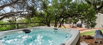 Air Conditioning, Hot Tub, Family Retreat!