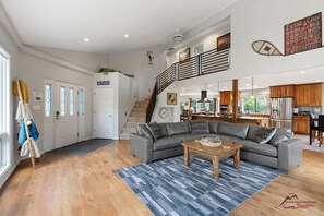 تلفزيون، مدفأة، ألعاب فيديو، تنس طاولة