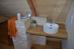 Suihku, hiustenkuivaaja