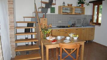 Réfrigérateur, plaque de cuisson, cafetiÚre/bouilloire