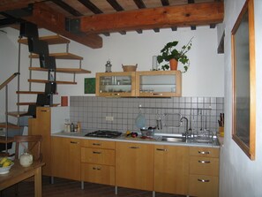 Frigorifero, piano cottura, macchina per tè/caffè