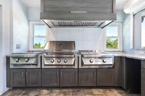 Interior - Urlaub Haus, Beautifully Remodeled, Lake-Front Pool Home (Sanibel)