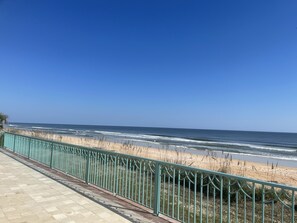 Am Strand, Liegestühle, Strandtücher
