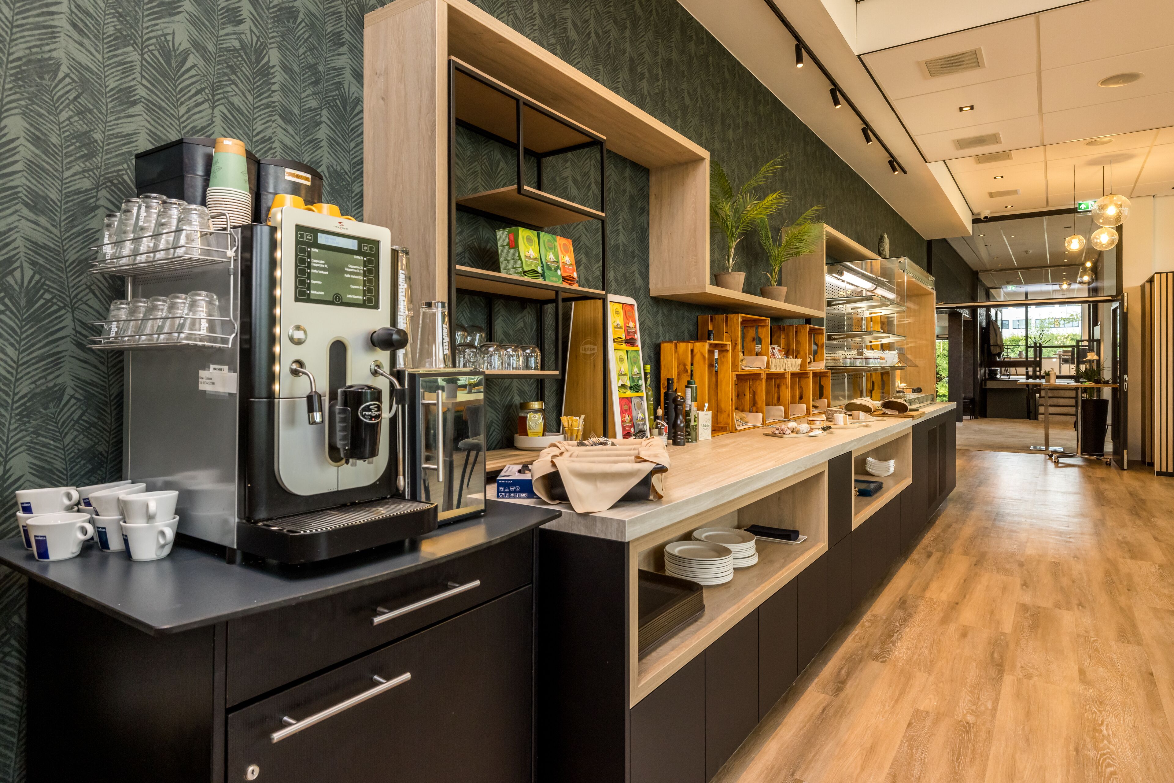 daily full breakfast (eur 17.5 per person)