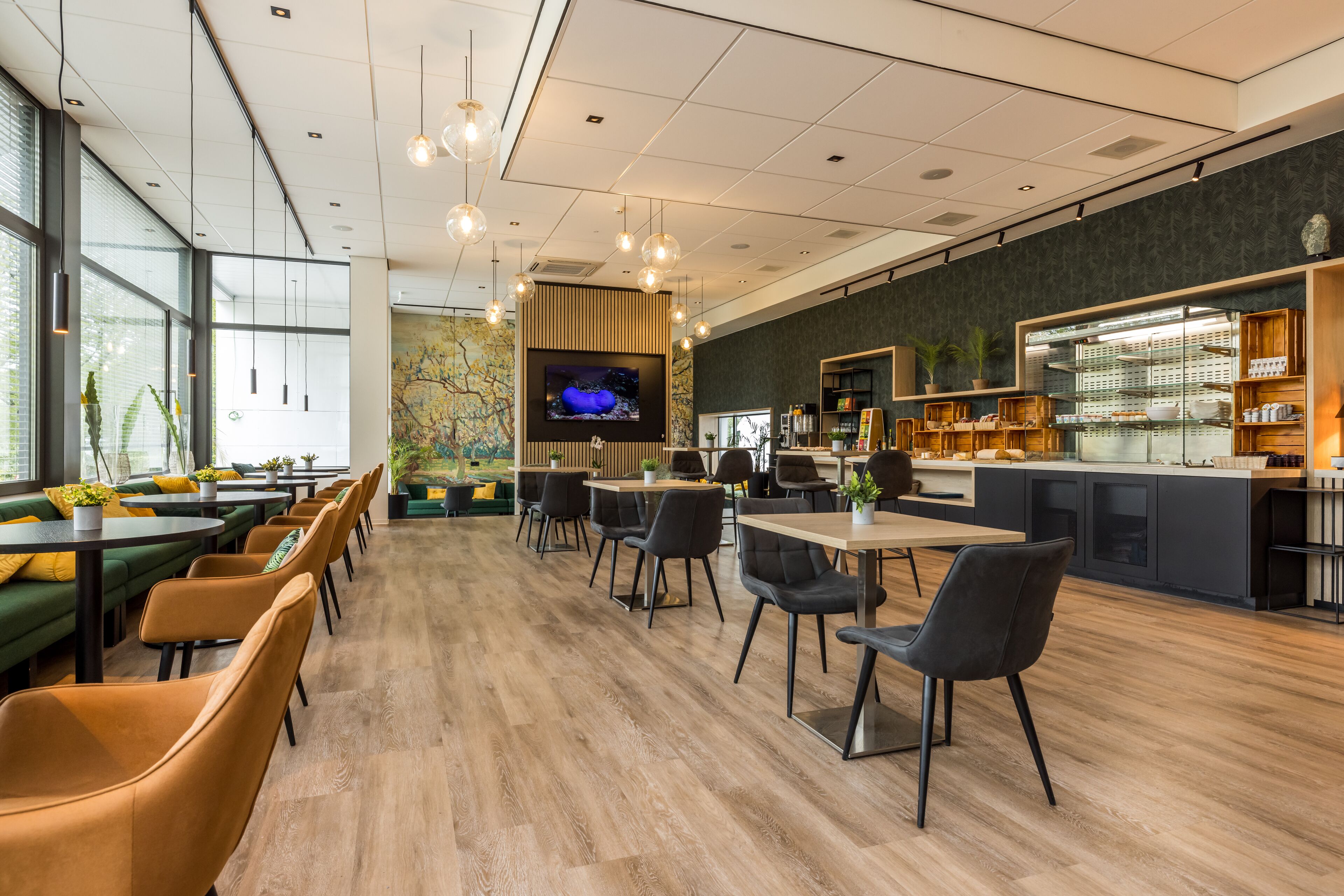 Päivittäinen täysi aamiainen (20.5 EUR per henkilö)