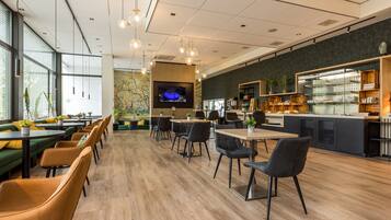 Se ofrece un desayuno completo (17.5 EUR por persona)