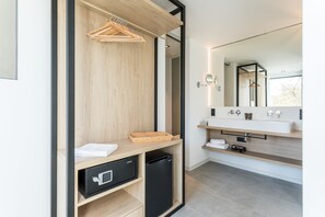 Suite Confort | Baño | Secadora de cabello, pantuflas, toallas