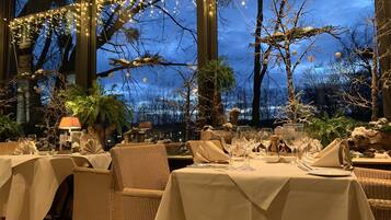 2 restaurants, serveren lunch, diner, brunch, Franse gerechten