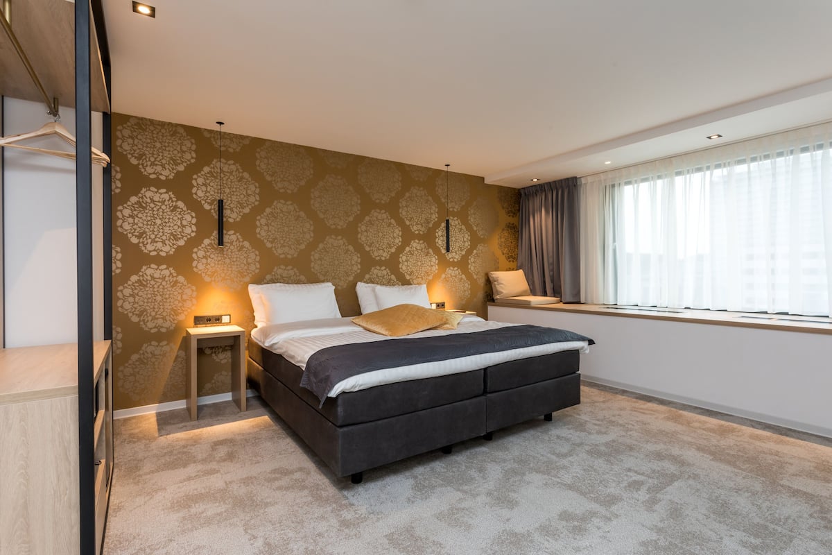 superior suite (deluxe) | 1 bedroom, premium bedding, down duvets, memory-foam beds