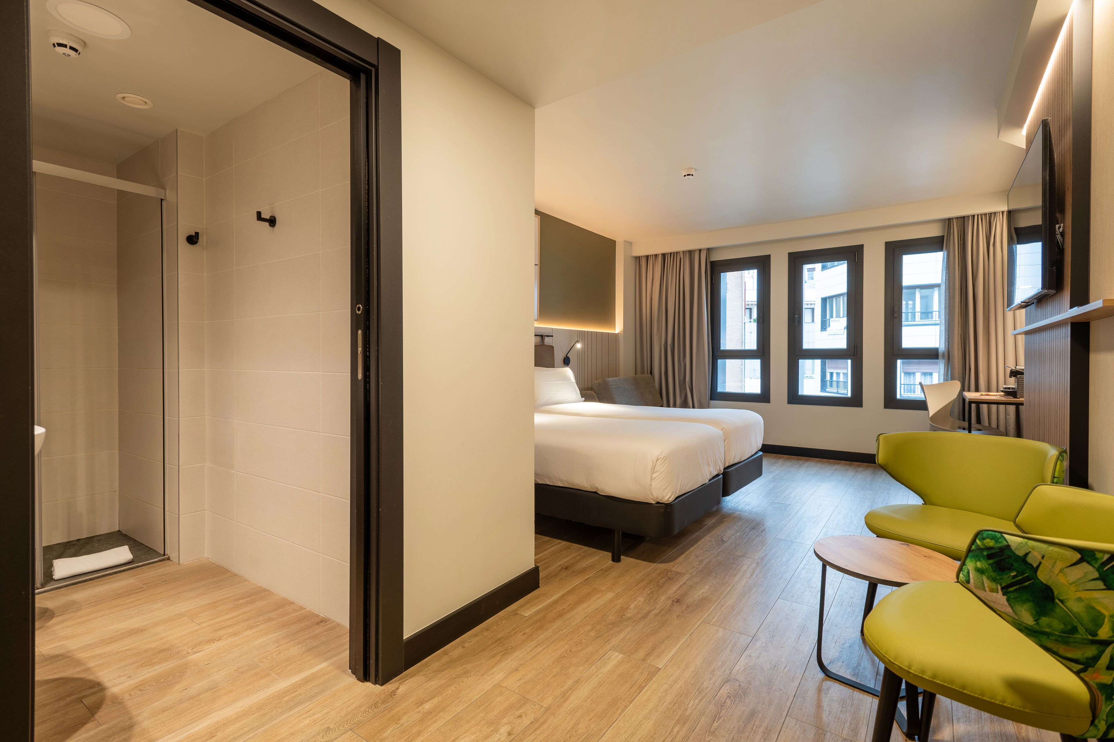 superior triple room | desk, soundproofing, free wifi, bed sheets