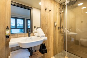 Superior Room | Bathroom