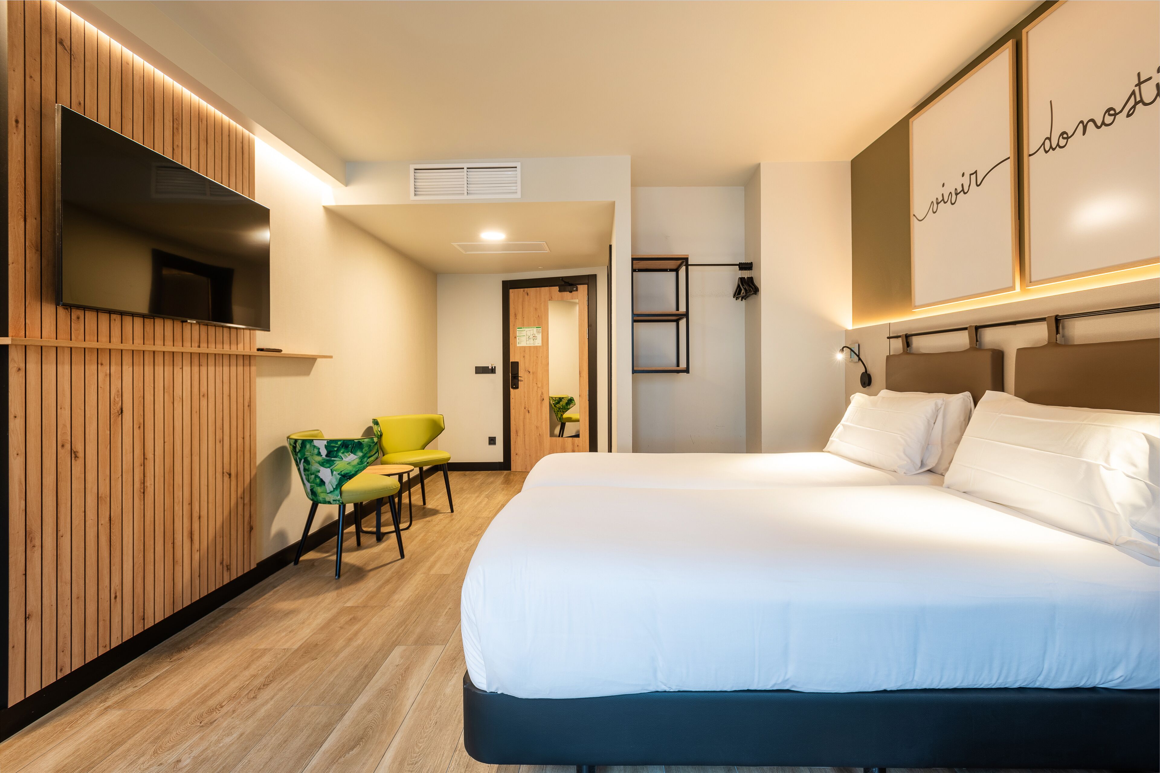 superior triple room | desk, soundproofing, free wifi, bed sheets