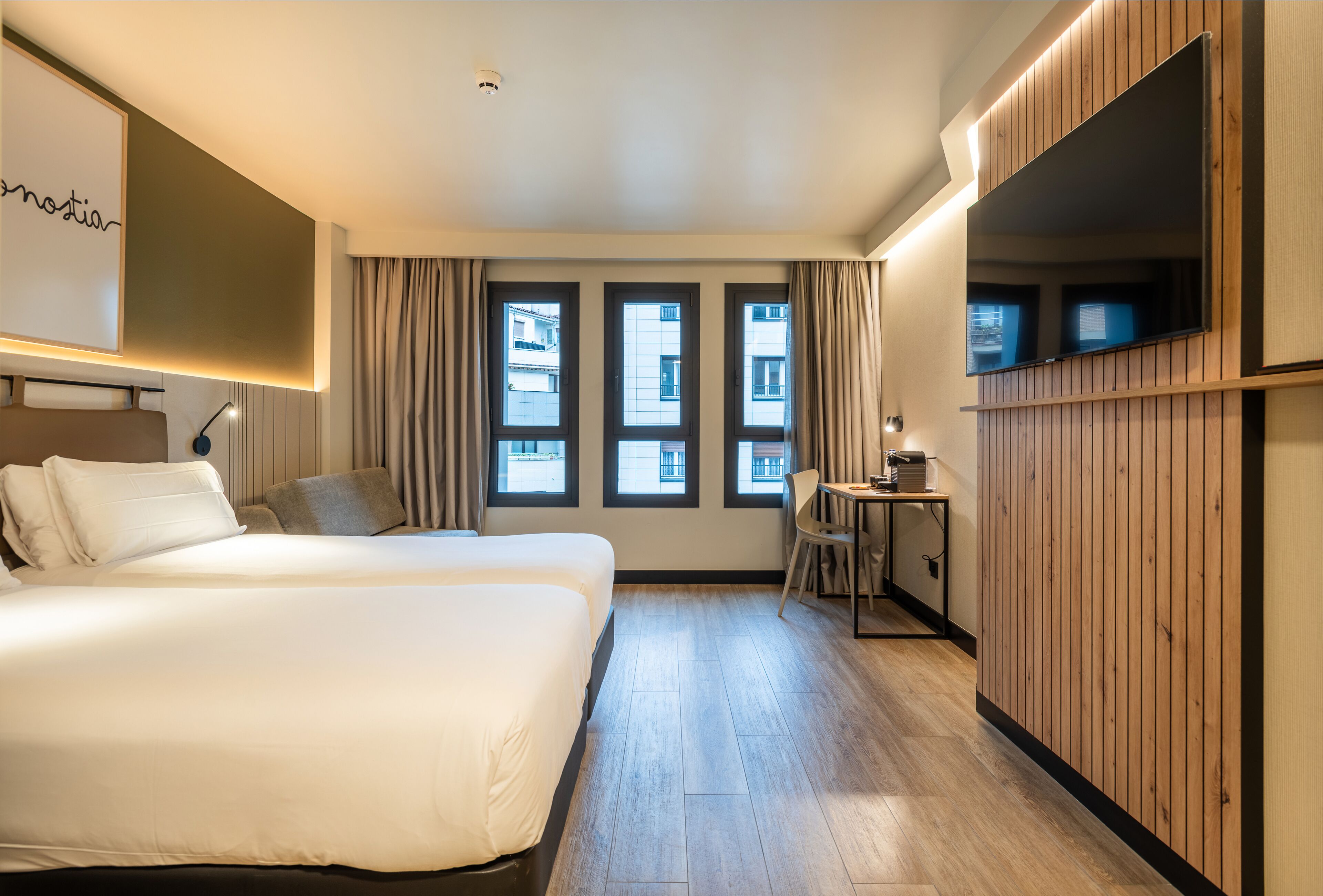 superior triple room | desk, soundproofing, free wifi, bed sheets