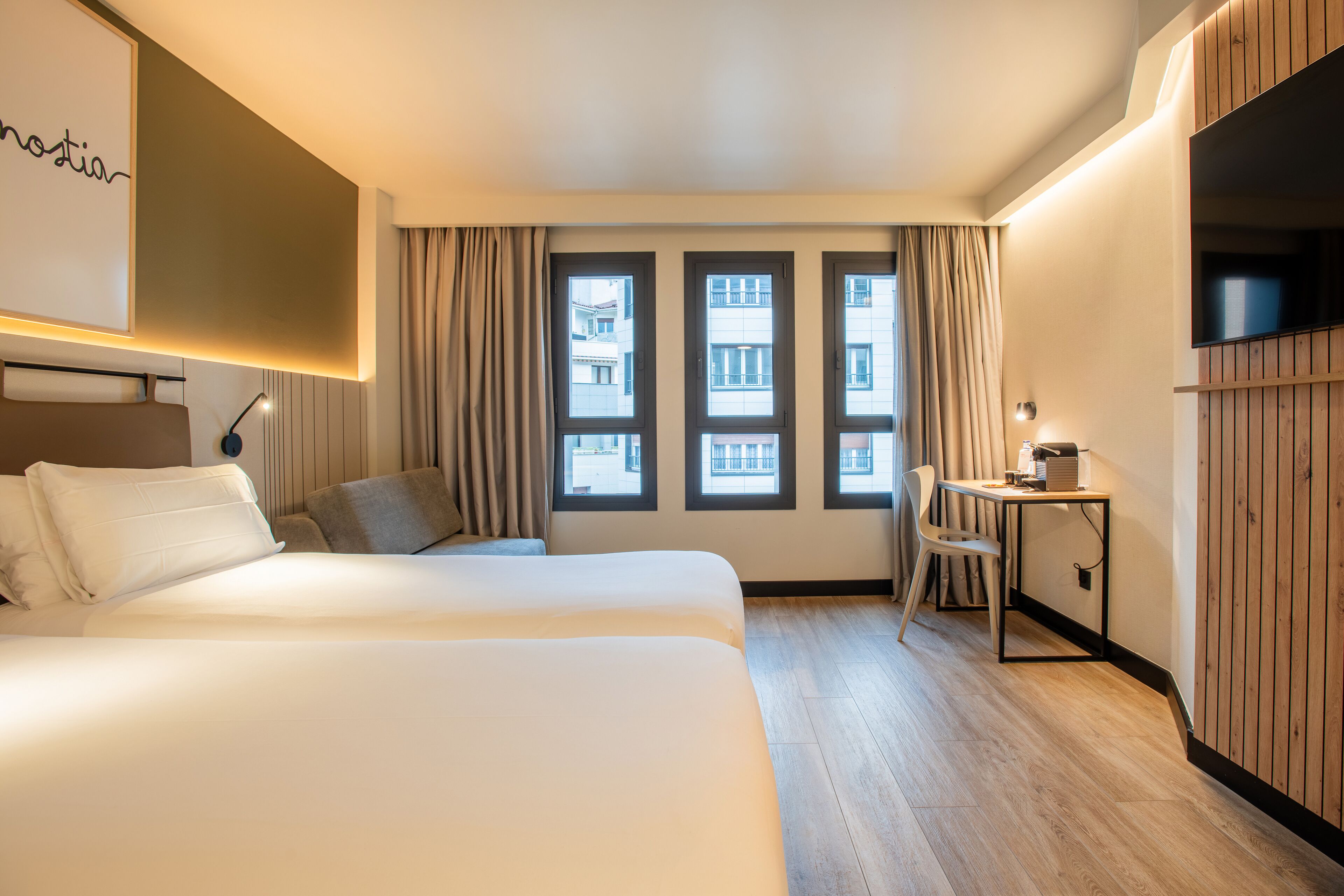 superior triple room | desk, soundproofing, free wifi, bed sheets