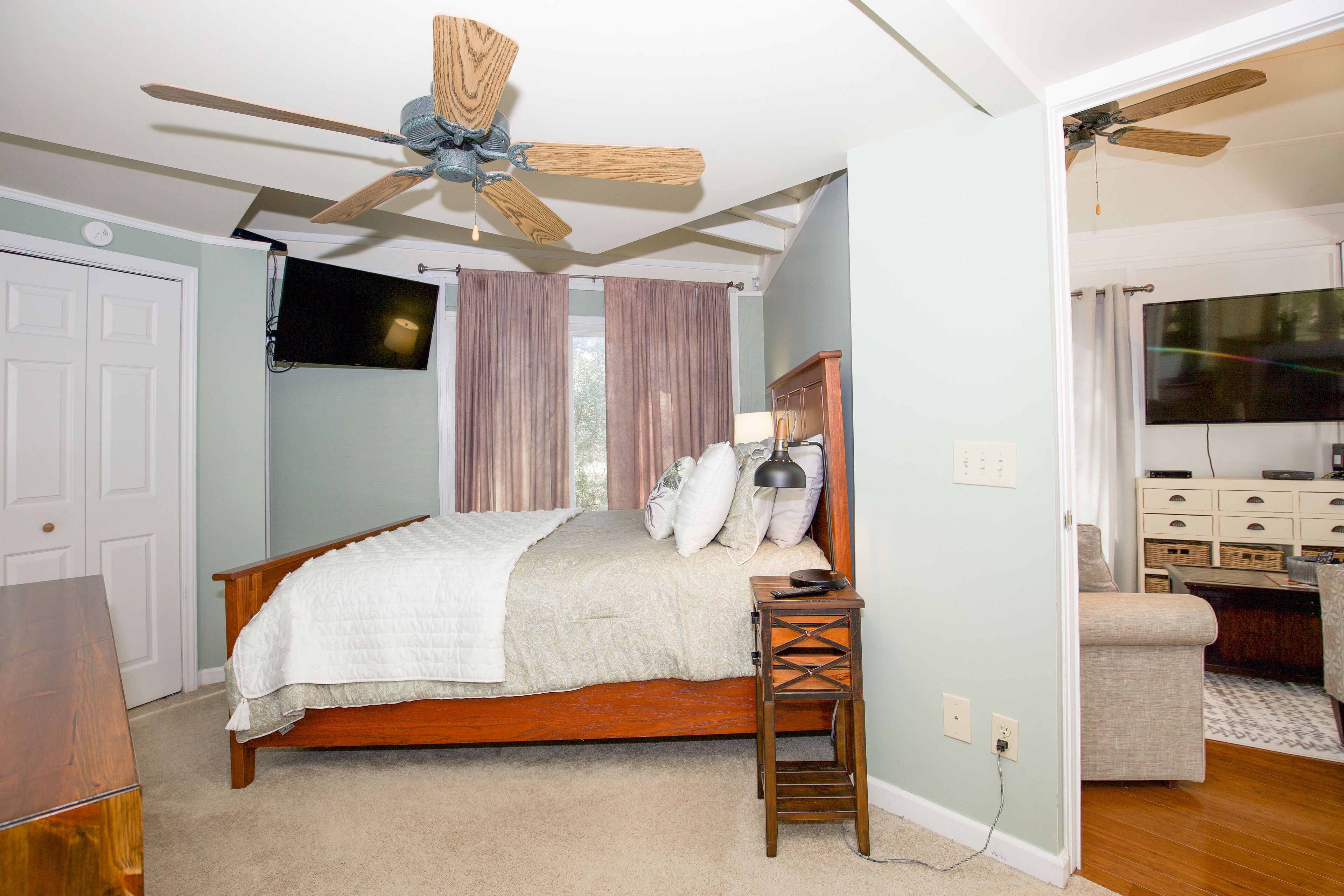 2 bedrooms, desk, iron/ironing board, free WiFi