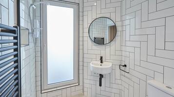 House | Bathroom | Shower, towels