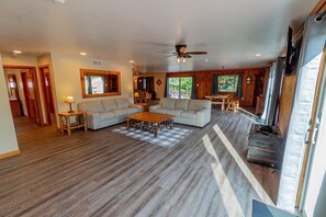 Televisio, DVD-soitin, stereot