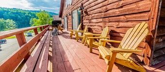 Marietta's River Retreat - Central Ohiopyle Getaway with Hot Tub