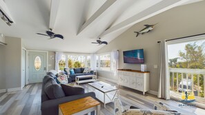 TV connectée, lecteur de DVD, baby-foot